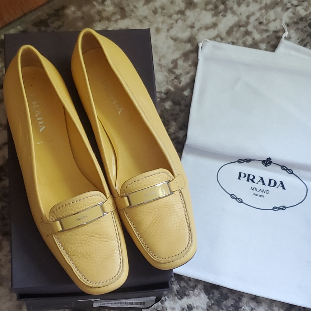 Prada Vintage NIB & Dust bags Yellow Leather Daino Loafers 9.5 (39.5)